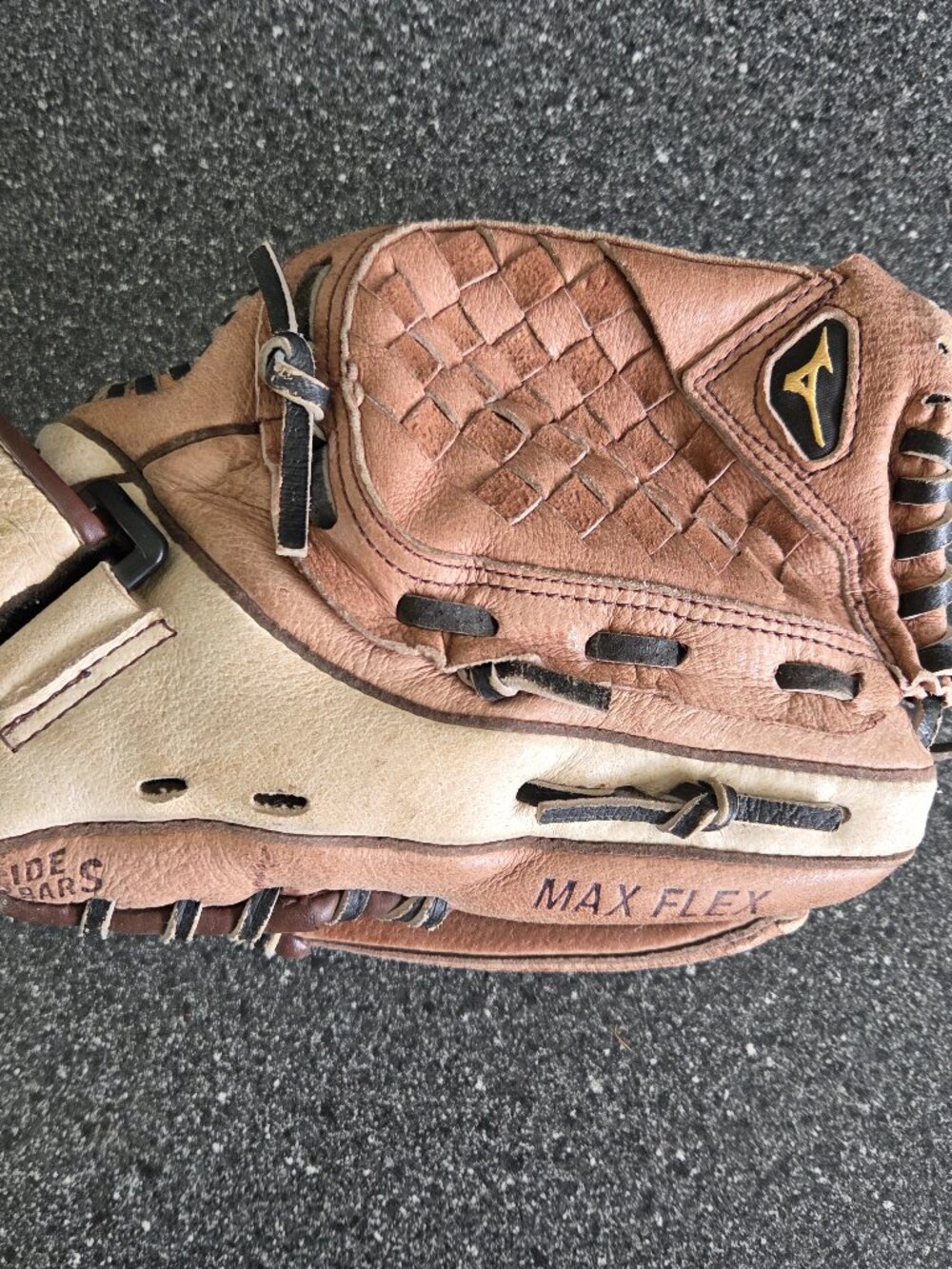 Mizuno Prospect Leather Softball Glove, Unisex - GPP1151- 11.50” Sure Fit RHT